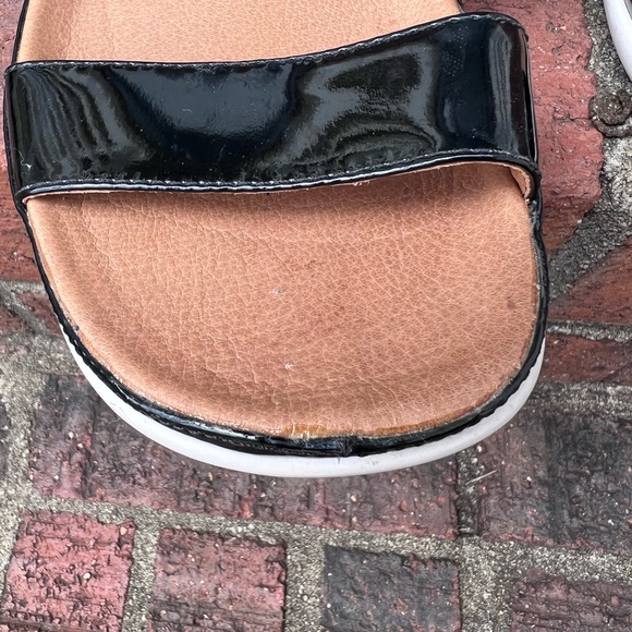 Strive black slip on orthotic sandals. Arch support Size 9 1/2-10 - Picture 10 of 10